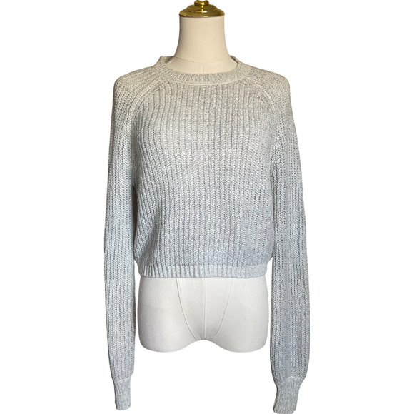 Forever 21 Cropped Sweater Size Small Knit Solid Light Gray Long Sleeve - Picture 1 of 9